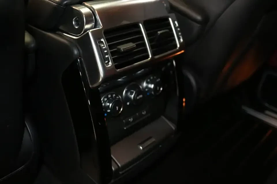 2012 Land Rover Range Rover L322 - Image 14 of 17