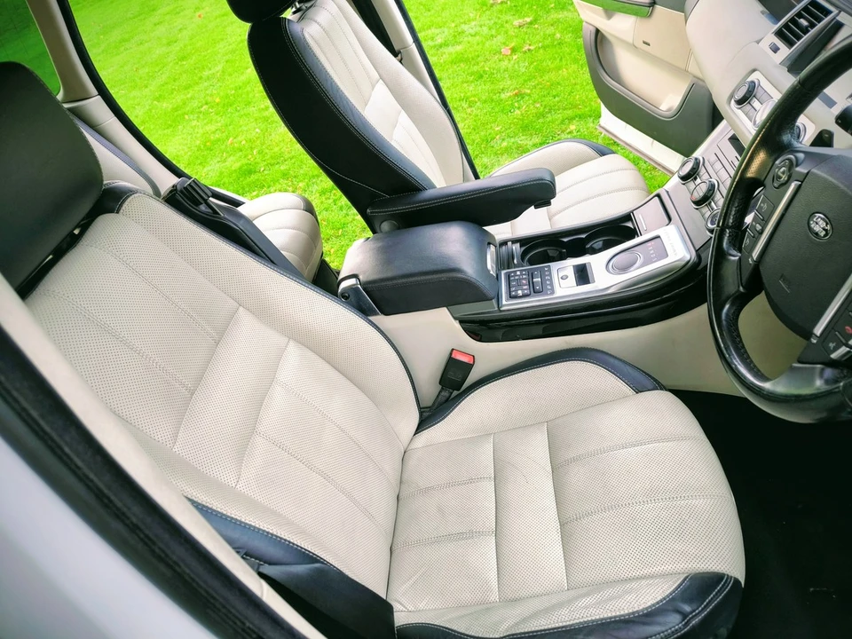 2012 Land Rover Range Rover L322 - Image 8 of 30