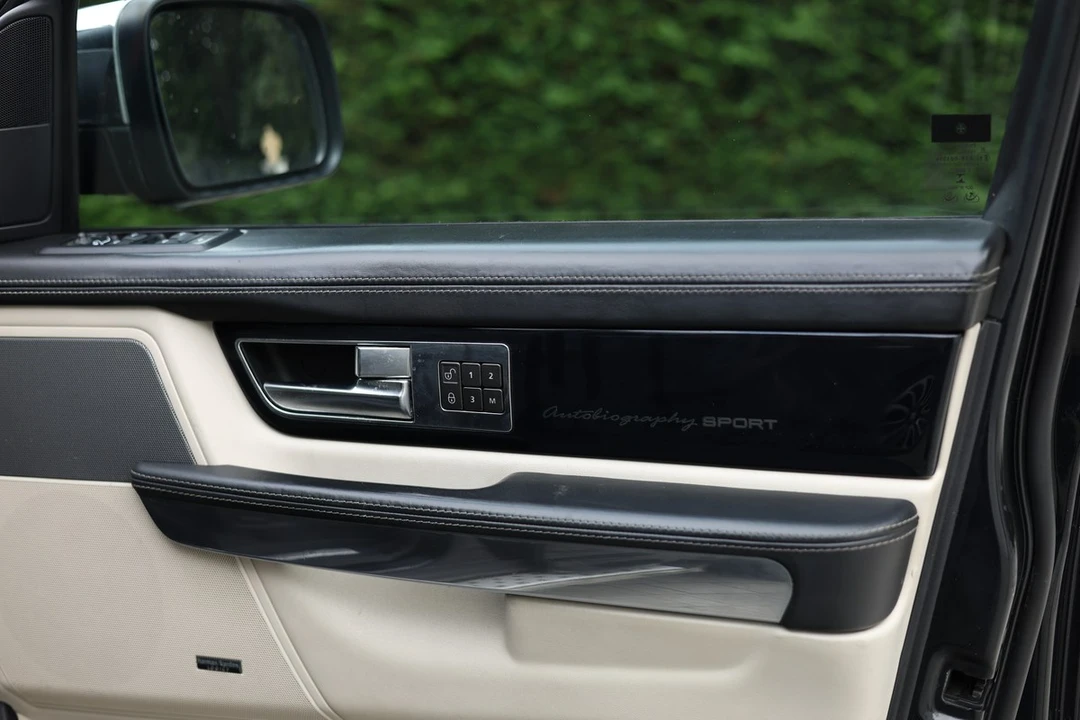 2012 Land Rover Range Rover L322 - Image 19 of 30