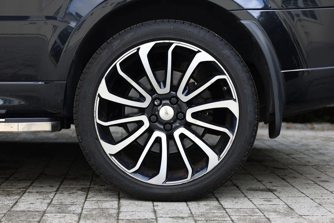 2012 Land Rover Range Rover L322 - Image 17 of 30