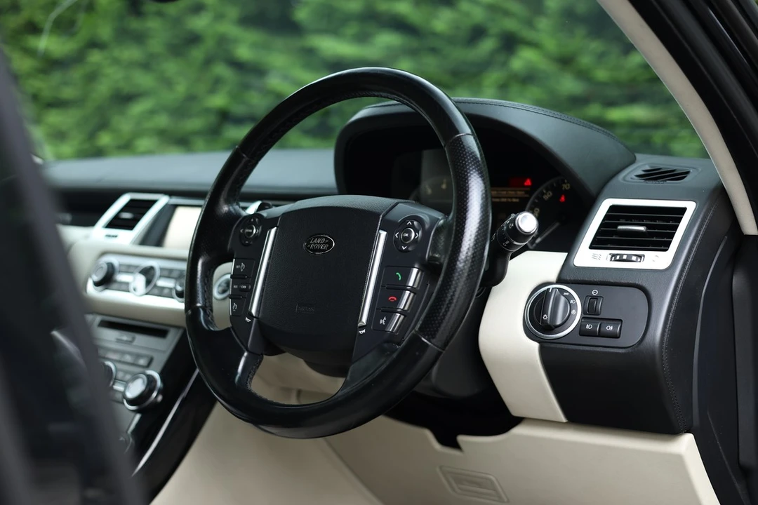 2012 Land Rover Range Rover L322 - Image 21 of 30