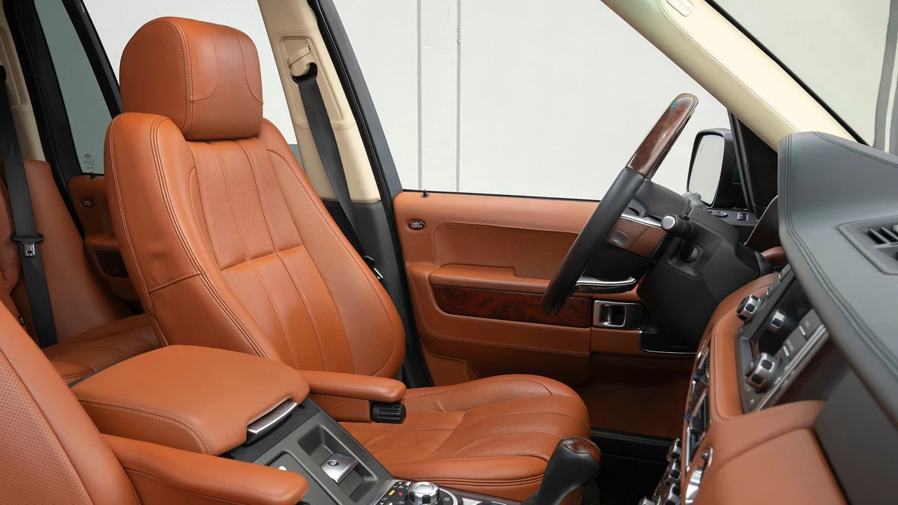2012 Land Rover Range Rover L322 - Image 19 of 31