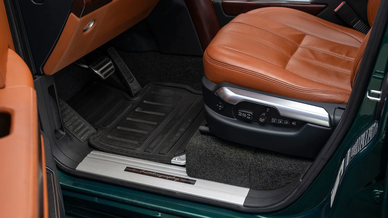 2012 Land Rover Range Rover L322 - Image 30 of 31