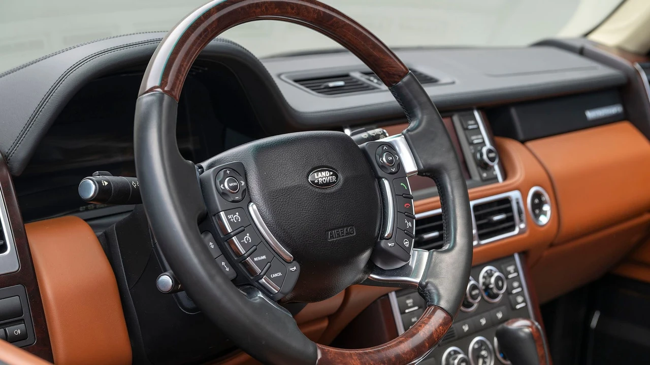 2012 Land Rover Range Rover L322 - Image 18 of 31