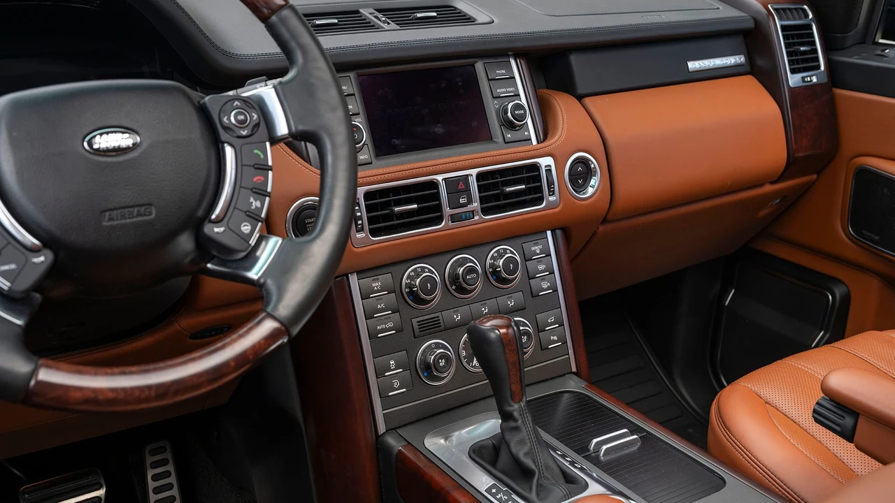 2012 Land Rover Range Rover L322 - Image 16 of 31
