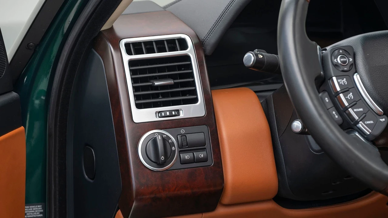 2012 Land Rover Range Rover L322 - Image 25 of 31