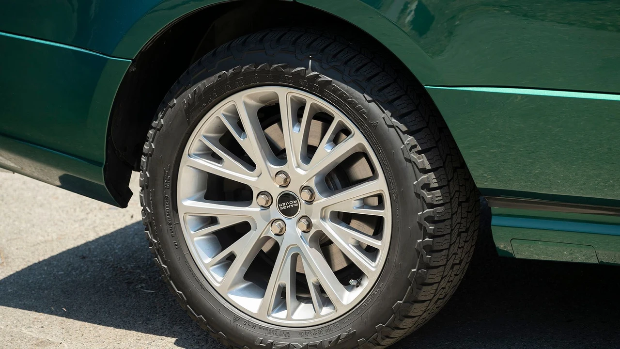 2012 Land Rover Range Rover L322 - Image 3 of 31