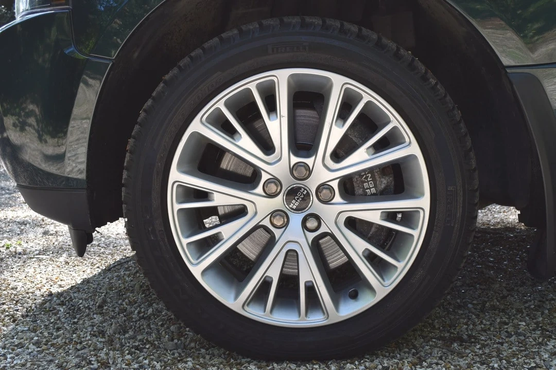 2012 Land Rover Range Rover L322 - Image 19 of 30