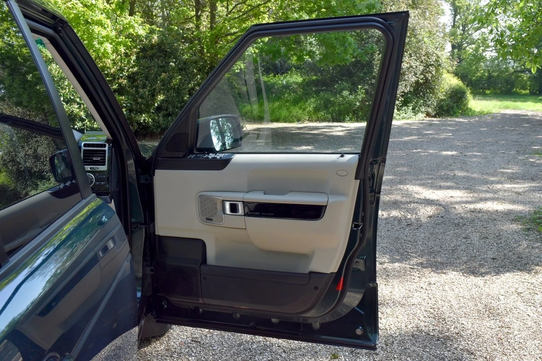 2012 Land Rover Range Rover L322 - Image 21 of 30