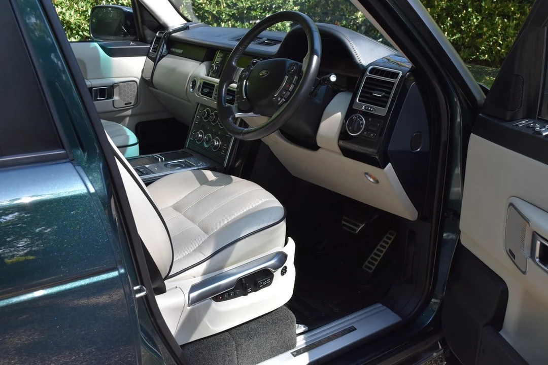 2012 Land Rover Range Rover L322 - Image 24 of 30