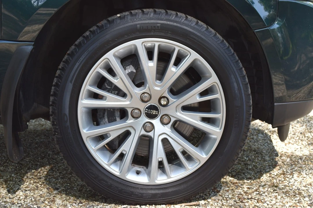 2012 Land Rover Range Rover L322 - Image 16 of 30
