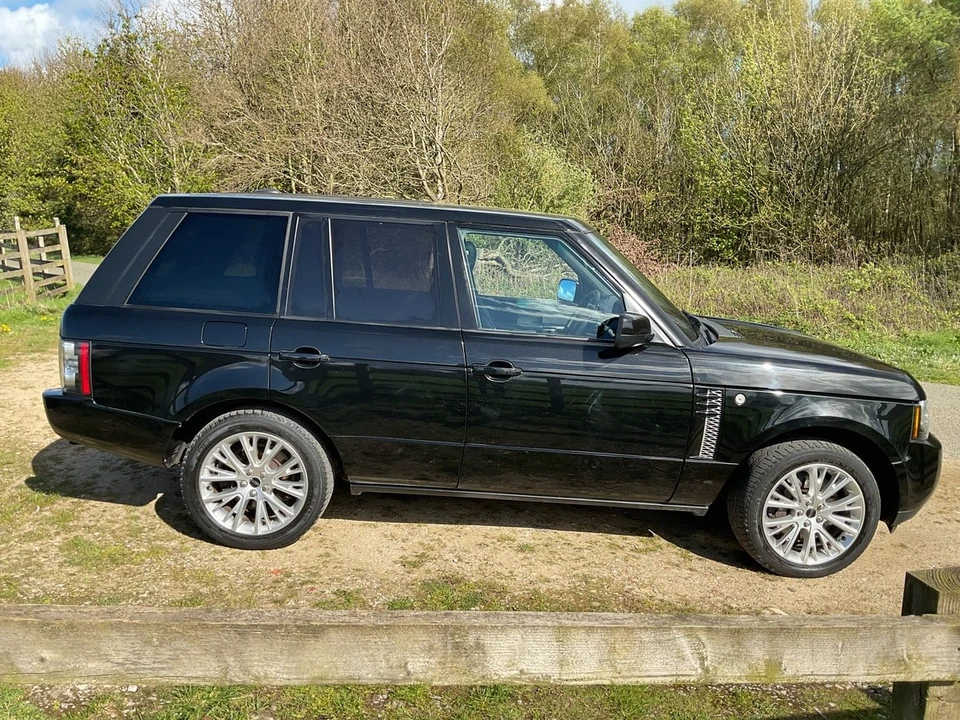 2012 Land Rover Range Rover L322 - Image 9 of 30