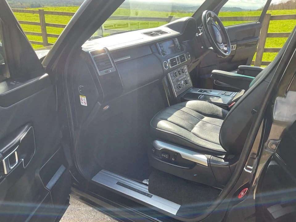 2012 Land Rover Range Rover L322 - Image 19 of 30