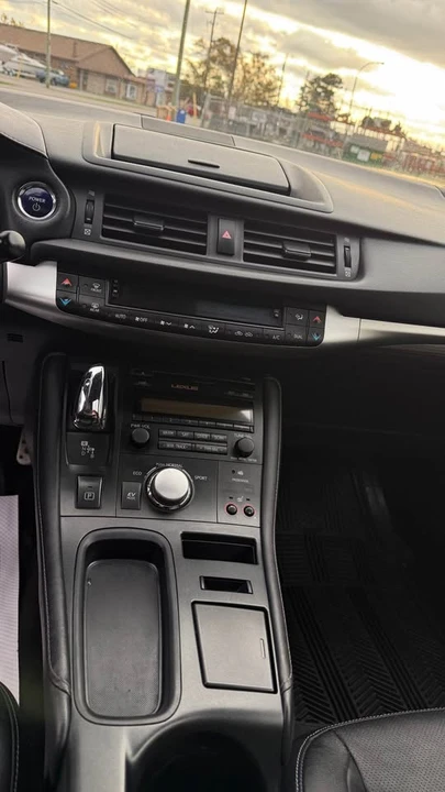 2012 Lexus CT - Image 12 of 15
