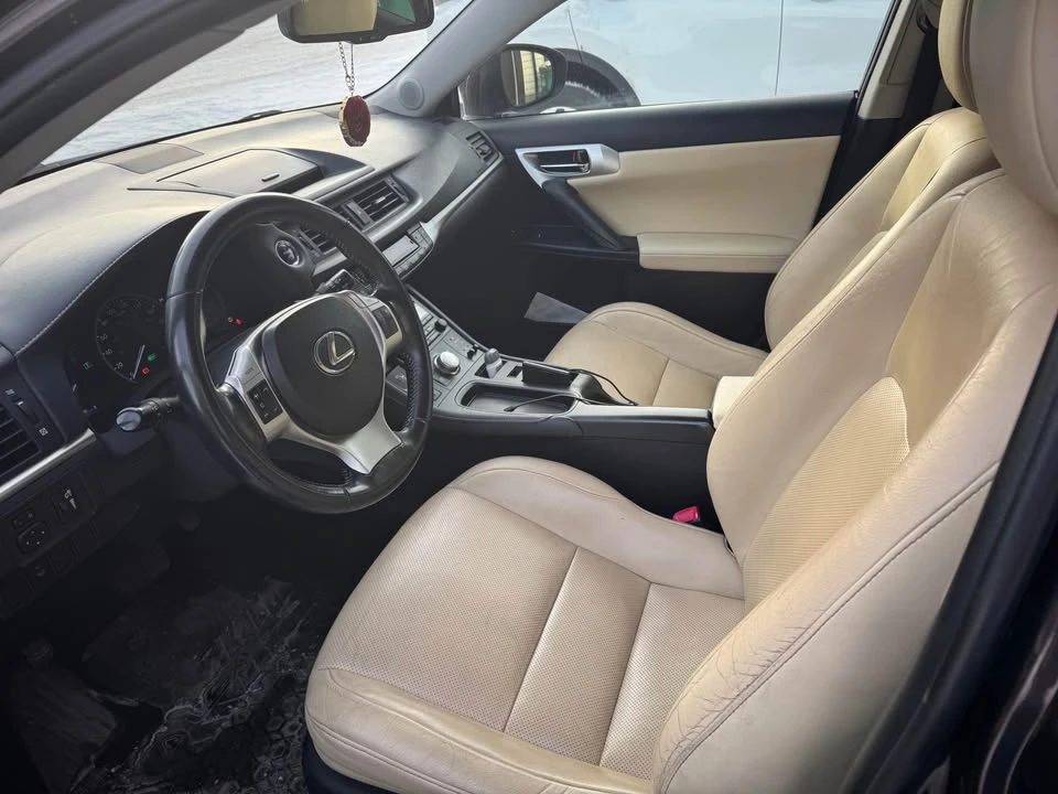 2012 Lexus CT - Image 10 of 16