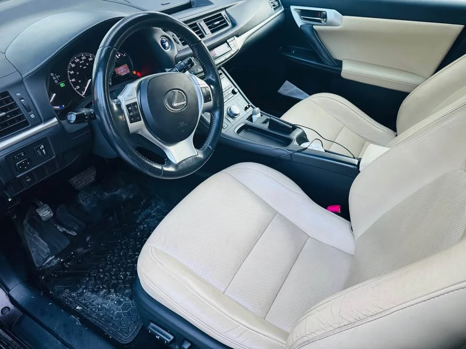 2012 Lexus CT - Image 12 of 16