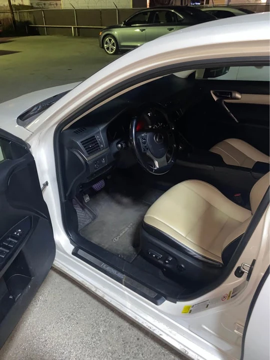2012 Lexus CT - Image 2 of 6
