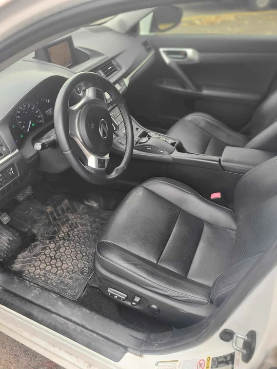 2012 Lexus CT - Image 9 of 13
