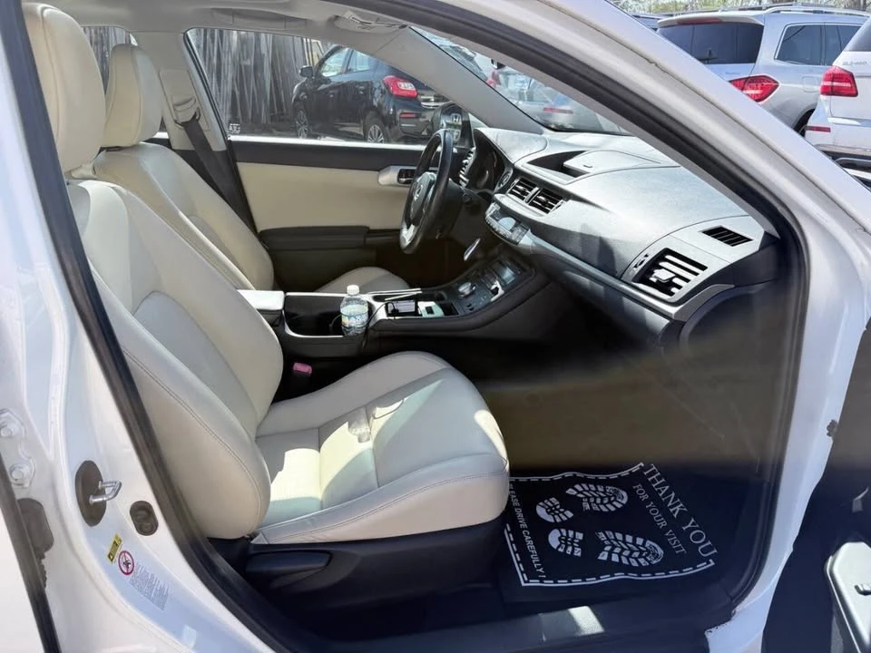2012 Lexus CT - Image 13 of 20
