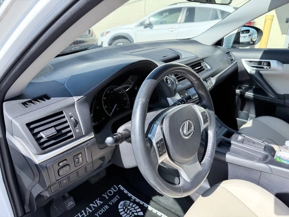 2012 Lexus CT - Image 16 of 20