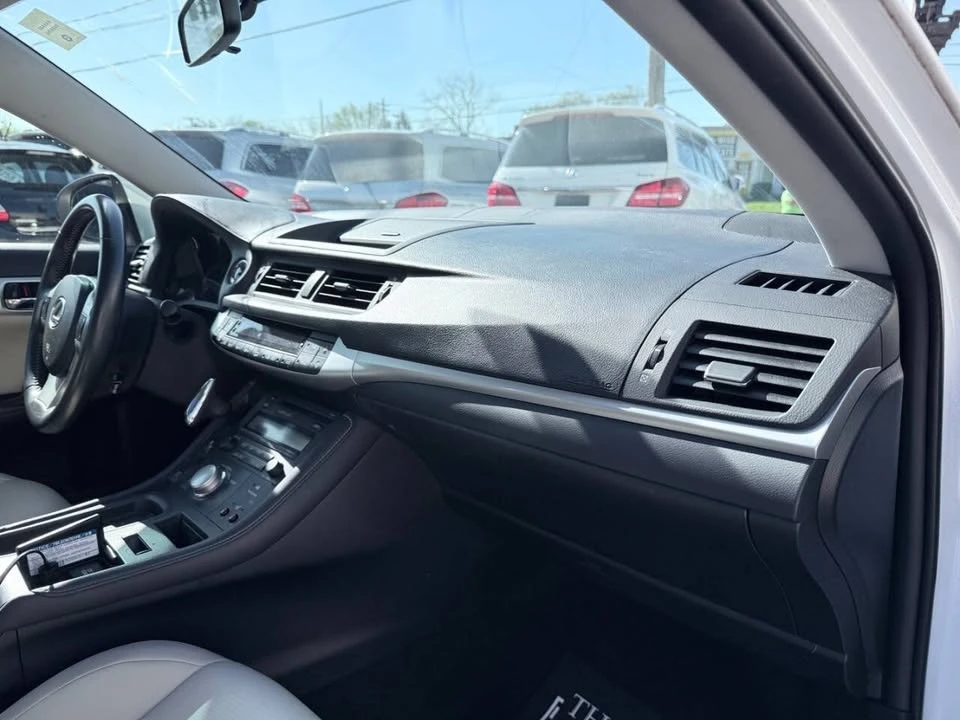 2012 Lexus CT - Image 14 of 20