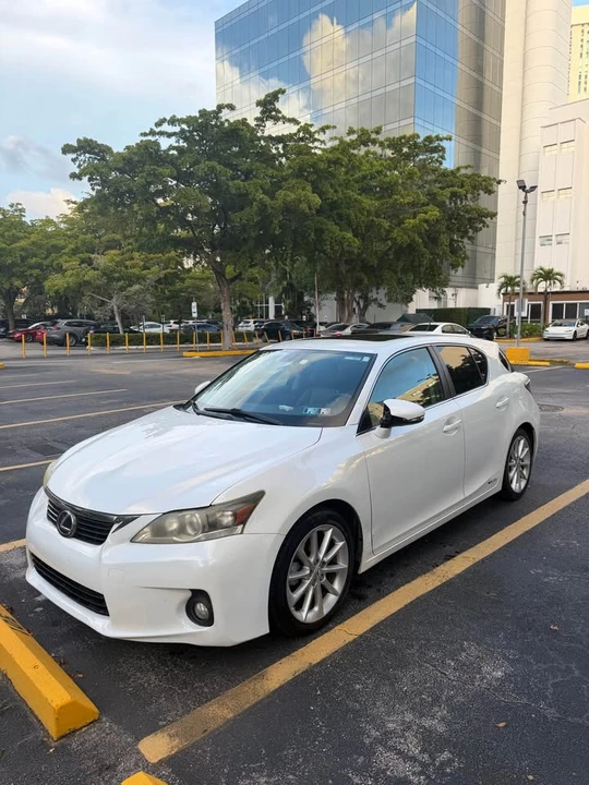2012 Lexus CT - Image 2 of 9