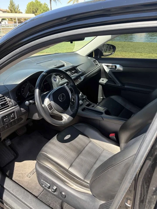 2012 Lexus CT - Image 10 of 15