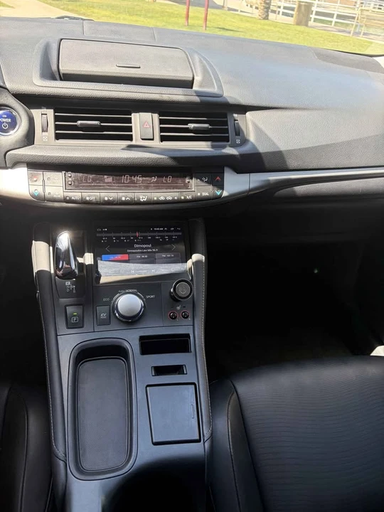 2012 Lexus CT - Image 9 of 15