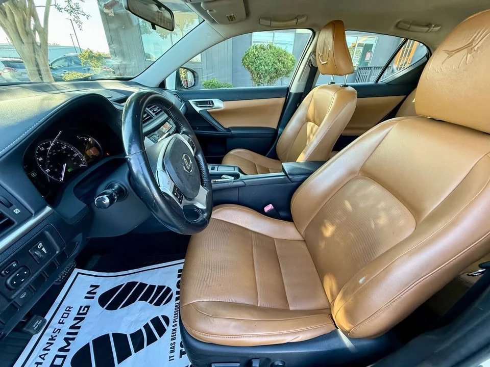 2012 Lexus CT - Image 13 of 20