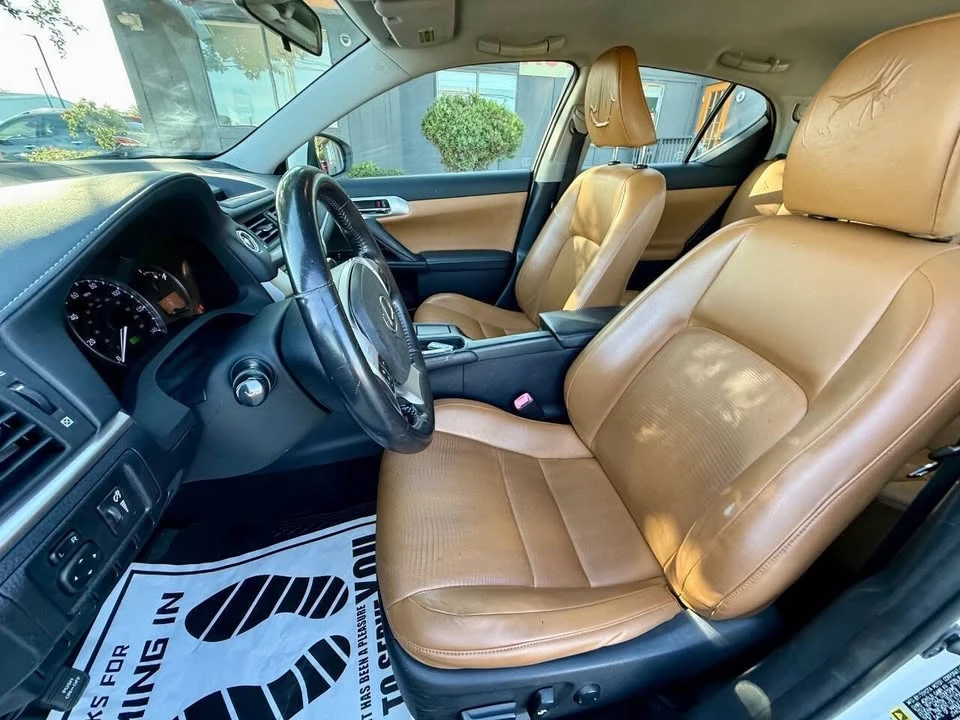 2012 Lexus CT - Image 12 of 20