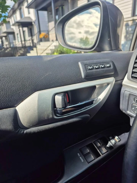 2012 Lexus CT - Image 5 of 10