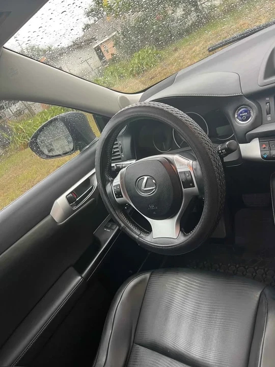 2012 Lexus CT - Image 10 of 15