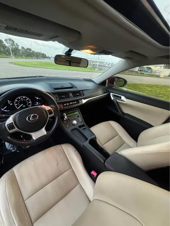 2012 Lexus CT - Image 8 of 9