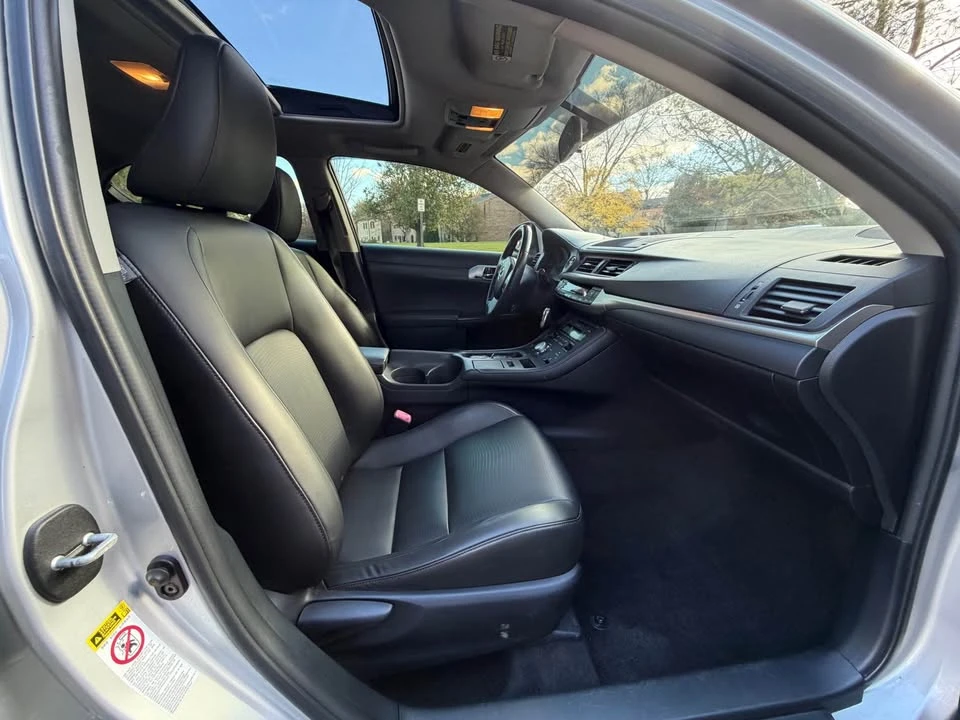 2012 Lexus CT - Image 11 of 14