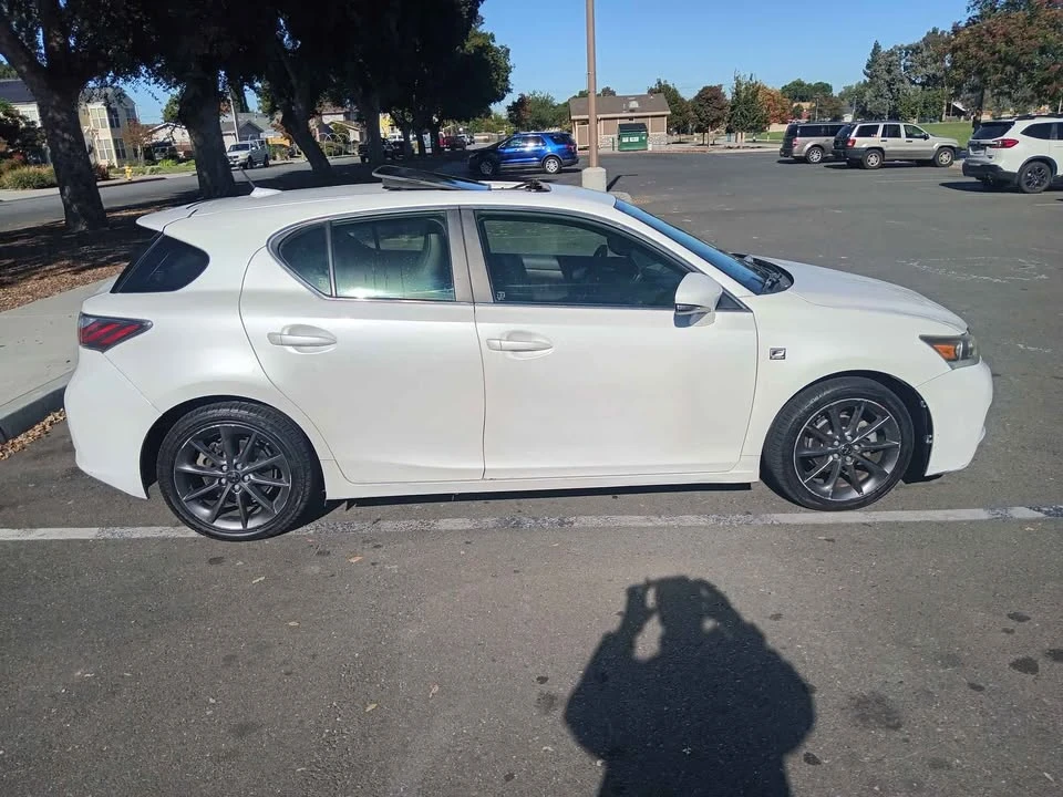2012 Lexus CT - Image 2 of 19