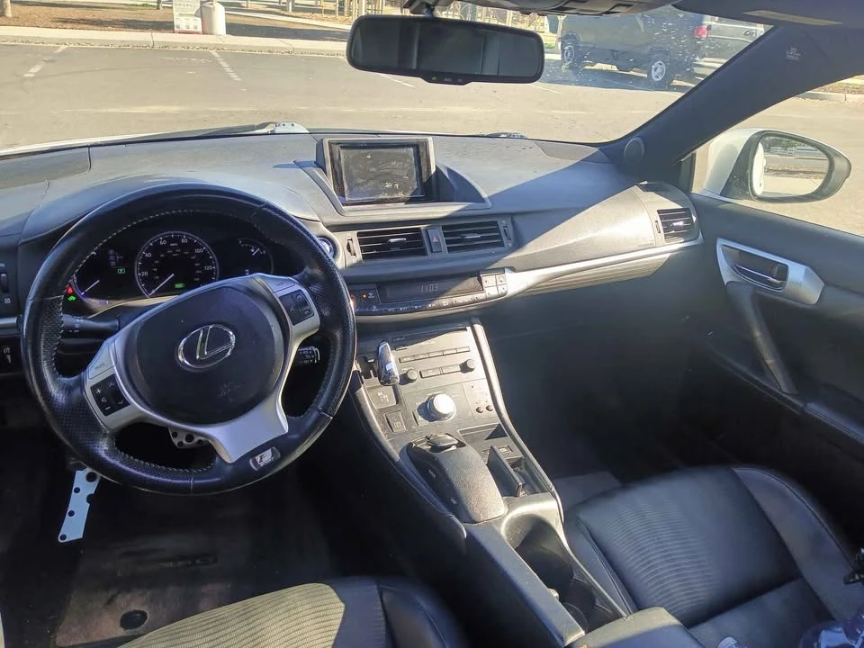 2012 Lexus CT - Image 9 of 15