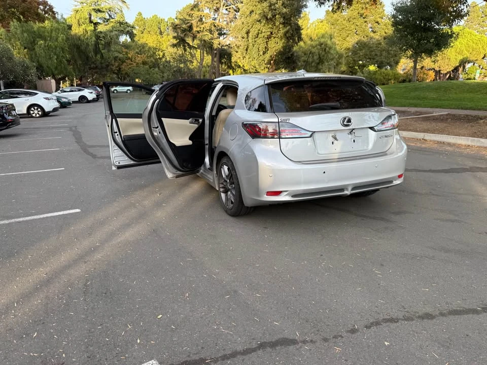 2012 Lexus CT - Image 4 of 8