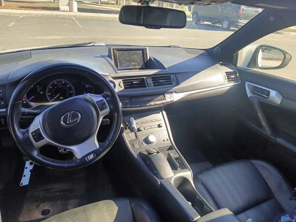 2012 Lexus CT - Image 11 of 18