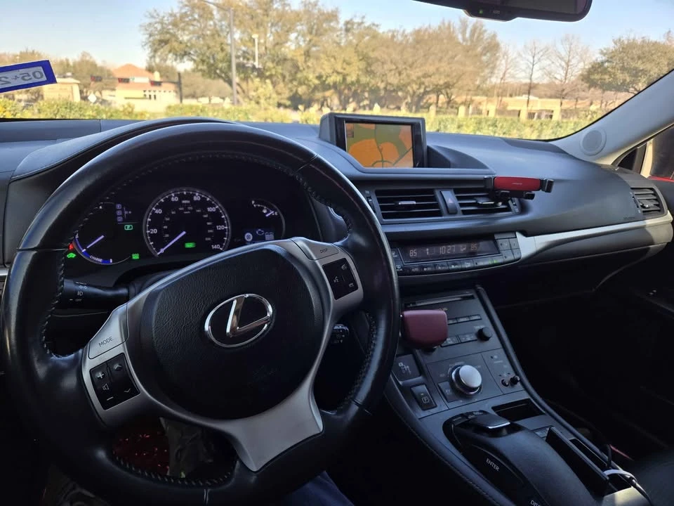 2012 Lexus CT - Image 10 of 14