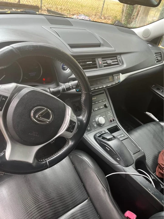 2012 Lexus CT - Image 2 of 8