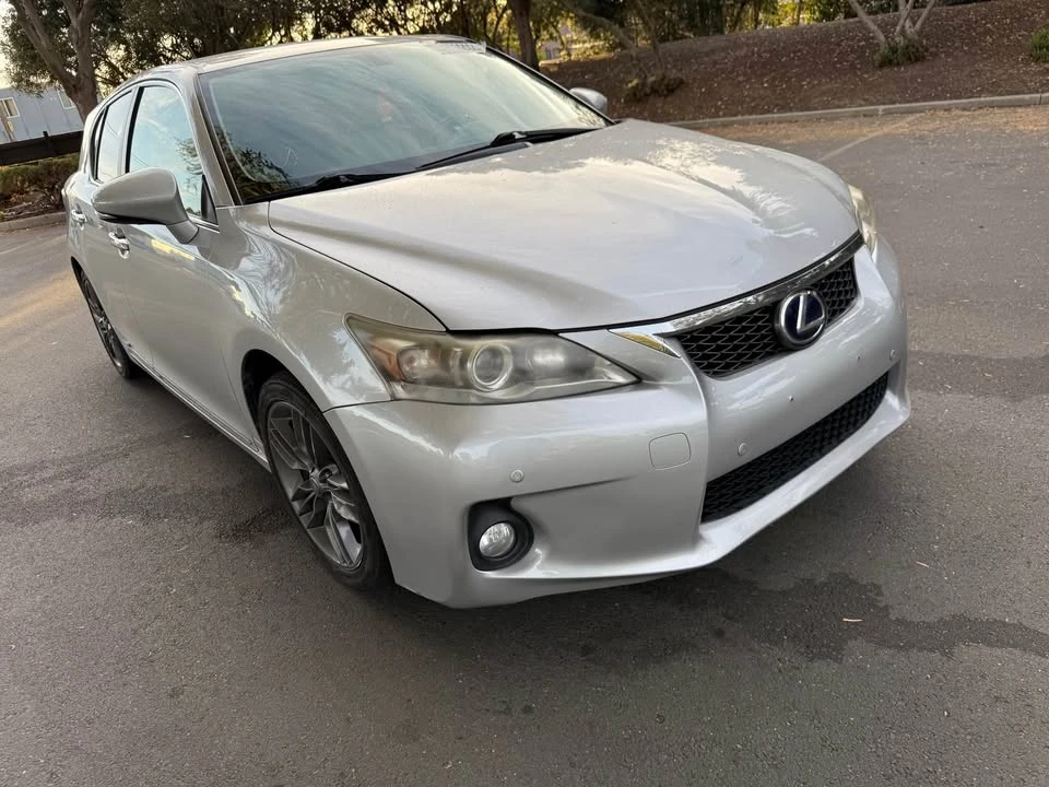 2012 Lexus CT - Image 2 of 8