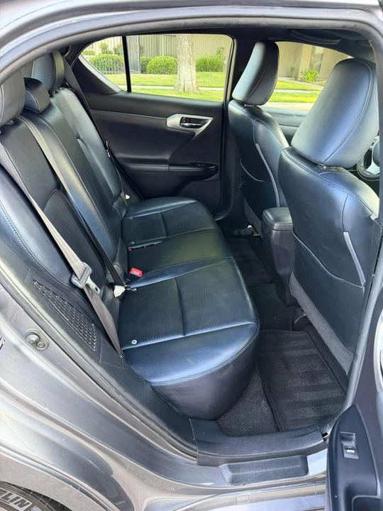 2012 Lexus CT - Image 10 of 12