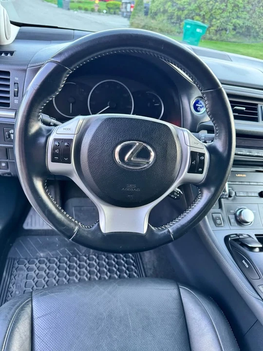 2012 Lexus CT - Image 11 of 16