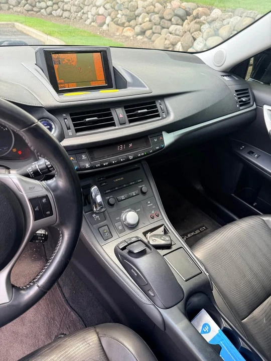 2012 Lexus CT - Image 13 of 16