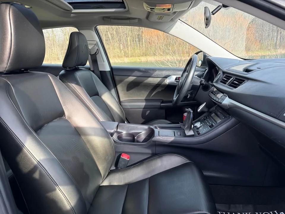 2012 Lexus CT - Image 15 of 19