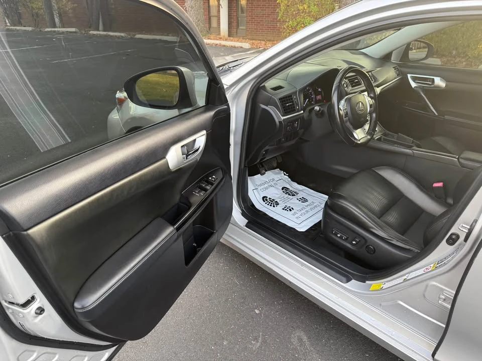 2012 Lexus CT - Image 10 of 19