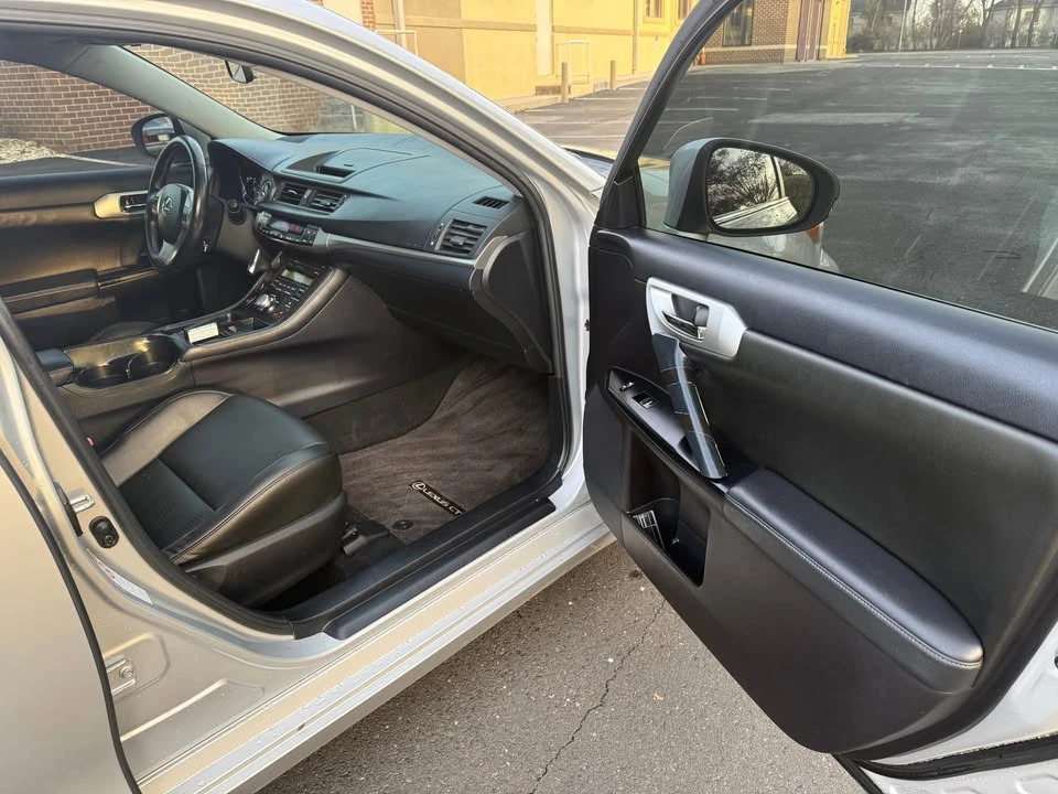 2012 Lexus CT - Image 13 of 19