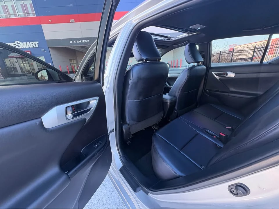 2012 Lexus CT - Image 8 of 18