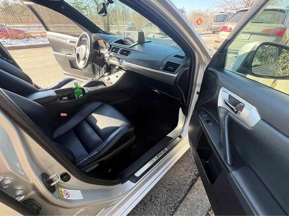 2012 Lexus CT - Image 16 of 18