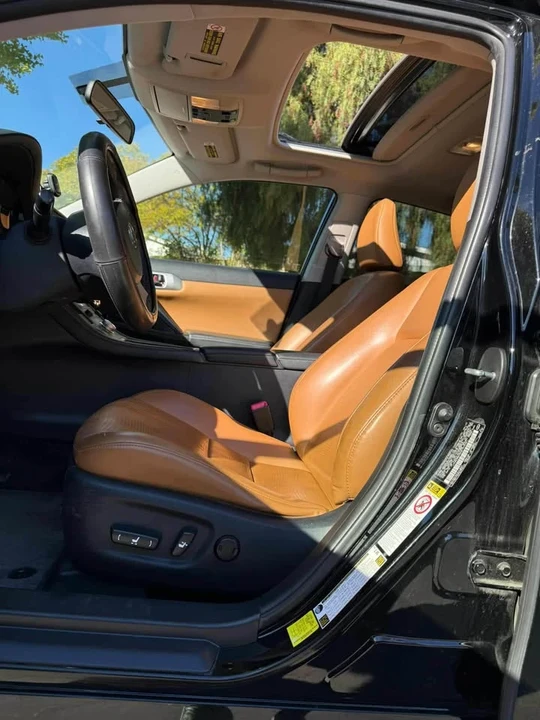 2012 Lexus CT - Image 9 of 14
